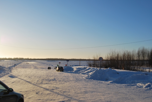 Открыта работа средней полосы ледовой переправы на р. Обь в реверсивном режиме.