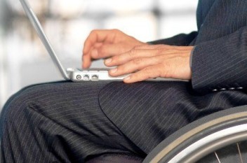 Областная служба занятости поможет работодателям с трудоустройством инвалидов